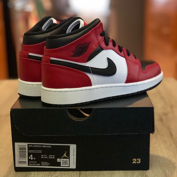 🛑SOLD🛑Air Jordan 1 Mid GS Chicago 554725-069 - Picture 7 of 11